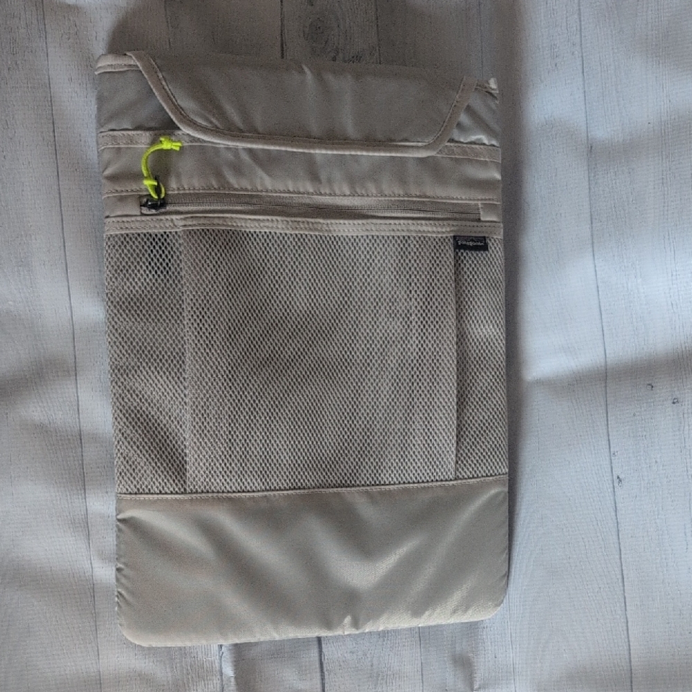 Patagonia Beige Laptop Bag with Mesh Pocket